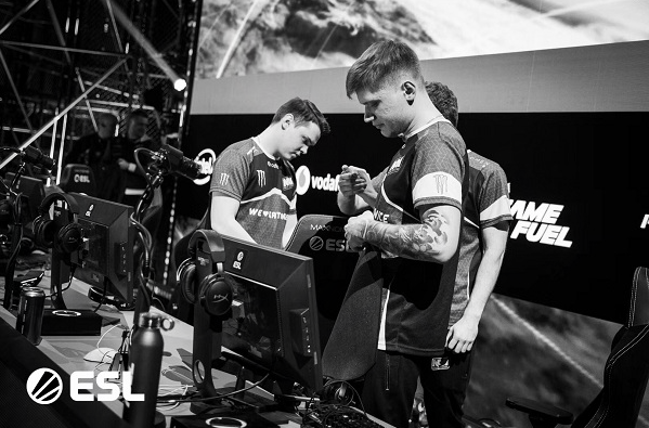 队友之间的 队友之间的