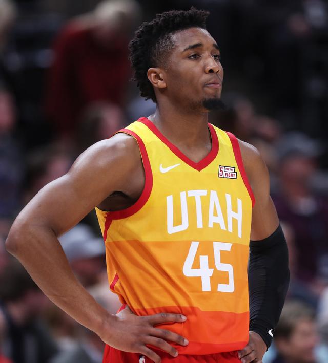 手虽然在国 手虽然在国